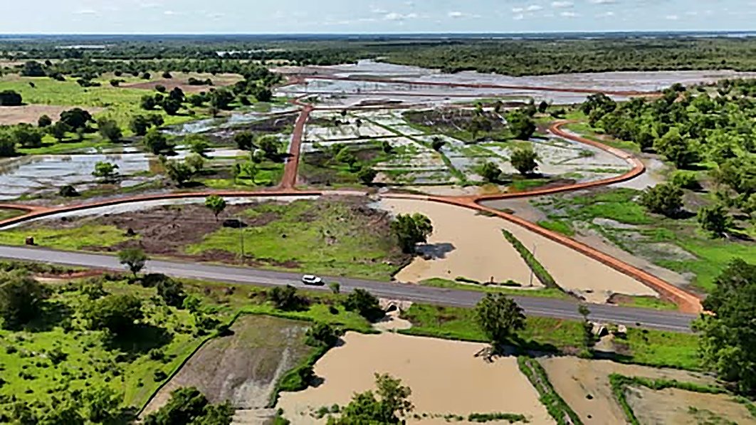 Vue aérienne de la route d'accès au site de Genieri