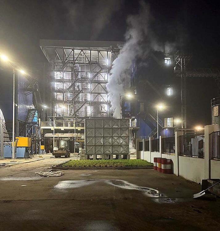 Centrale à turbine à vapeur du projet EVAGS - vue de nuit